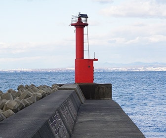 浅野漁港赤灯台