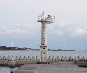 東二見人工島白灯台